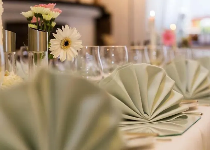 蒂尔曼酒店 Mittenaar